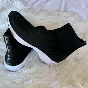 tara knit sneaker